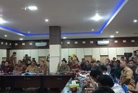 Audiensi antara PT Jebus Maju bersama masyarakat 9 desa penyelesaian masalah tmpal batas di gedung DPRD Merangin 
