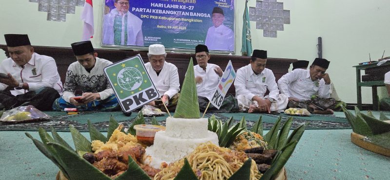 Keterangan: Jajaran Pengurus DPC PKB Bangkalan bersama Organisasi sayap menggelar khataman Al Quran. (Dok/Istimewa)