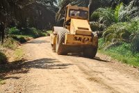 PT sumber guna Nabatin perbaikan jalan petani 