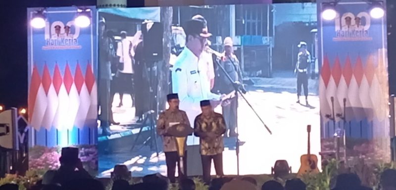 Bupati Pamekasan, Dr. KH. Kholilurrahman bersama Wakil Bupati Sukriyanto, saat memaparkan sejumlah program unggulan yang berhasil dilaksanakan dalam 100 hari kerja di Arek Lancor