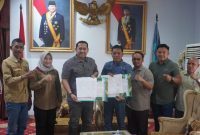 Mereka Silaturahmi dengan Bupati H M Syukur dan Teken MoU

