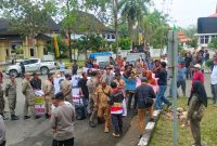 Warga Desa Jambu Tebo Segel Ponton dan Kantor Desa, Ini sebabnya