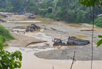 Aktivis PETI jenis dompeng  di karang berahi 