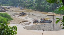 Aktivis PETI jenis dompeng  di karang berahi 