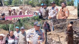 Kapolsek tabir bersama lurah dusun baru berikan himbauan kepada Mak untuk menyampaikan bahaya tambang Ilegal 