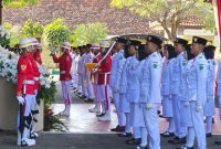 Prosesi Upacara ke 80 Republik Indonesia, di Mandhapa Aghung Ronggosukowati Pamekasan, Minggu (17/08/2025) pagi.