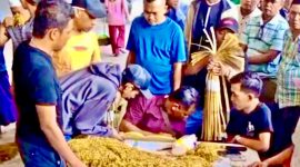 Salah satu gudang di Pamekasan melakukan transaksi jual beli tembakau.