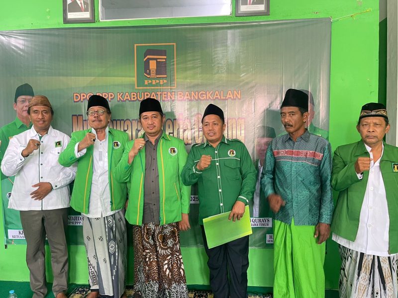 KETERANGAN: Ketua dan jajaran pengurus DPC PPP Bangkalan bersama kader saat pelaksanaan Muskercab dan menegaskan dukungan kepada H. Mardiono untuk kembali memimpin PPP.(Foto/Istimewa).
