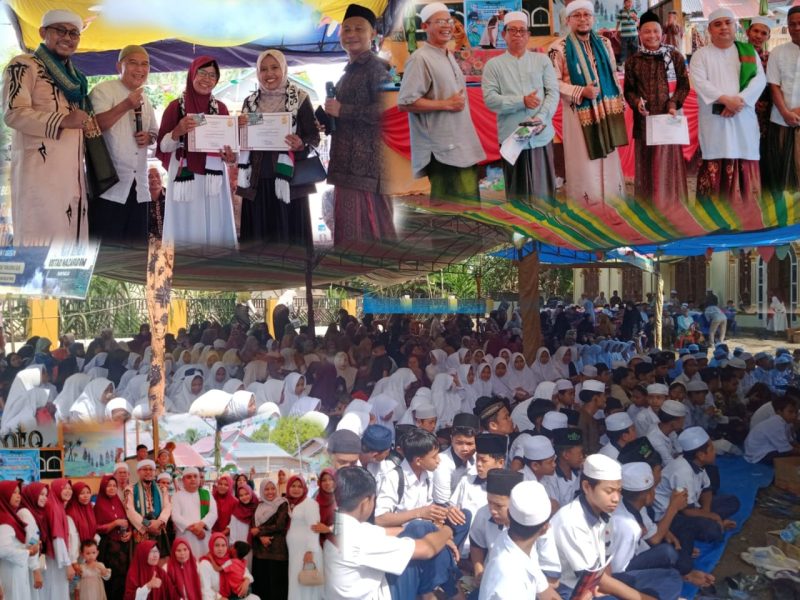 Foto bersama masyarakat dengan ustadz kondang 