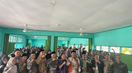 Ratusan mahasiswa foto bersama rektor IAI SMQ BANGKO 