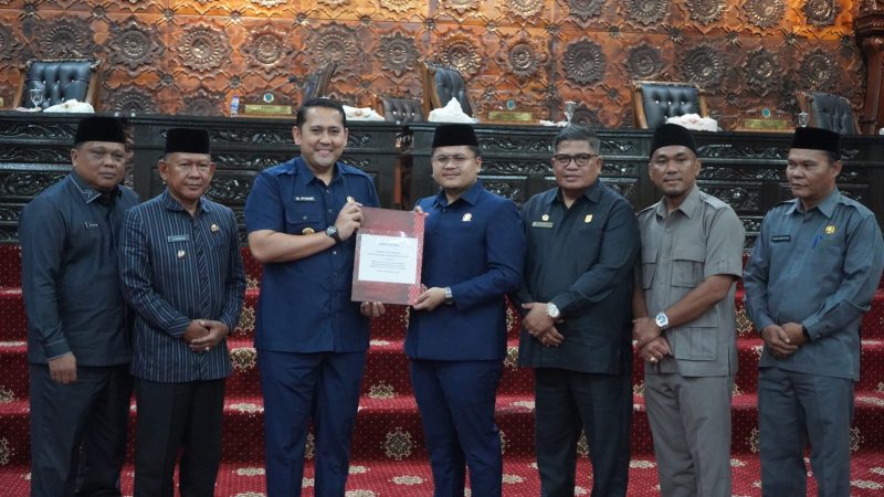Bupati dan pimpinan DPRD Fraksi Dewan Setujui RAPBD Perubahan 2025 Jadi Perda

