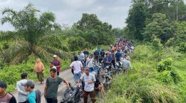 Masyarakat pasang patok batas tanah 