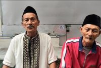 Utoyo Rahmad dan Hasan saat klarifikasi soal pengerusakan rumah peninggalan almarhum orang tuanya di Pamekasan