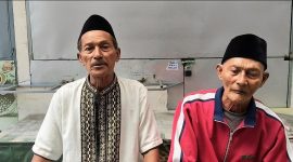 Utoyo Rahmad dan Hasan saat klarifikasi soal pengerusakan rumah peninggalan almarhum orang tuanya di Pamekasan