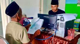 Pelayanan administrasi kependudukan di desa Tlonto Raja, Pasean, Pamekasan.