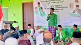 Ketua DPC PPP Pamekasan, Wazirul Jihad, memberikan sambutan acara peringatan Maulid Nabi Muhammad SAW dan rapat kerja II di Aula setempat, Minggu (14/9/2025).