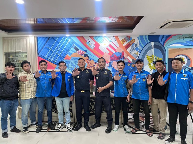 DPD KNPI Pamekasan mendatangi kantor Bea Cukai Madura, Rabu (8/10/2025).