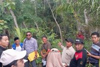(PS) Hakim PN Tebo cek lokasi tanah yang disengketakan oleh penggugat dan tergugat di desa Sukadamai/foto: dok jambiprima.com