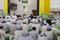 Anggota DPR RI Dapil Jambi Drs H. Cek Endra di Pondok Pesantren Nurul Jadid di Desa Pasar, Kecamatan Singkut, Sarolangun (Ahmad)