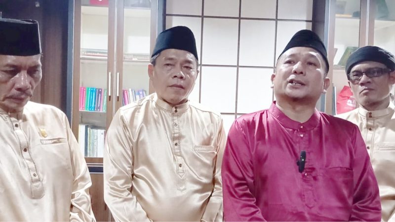 Kemeja merah maroon, ketua dpc Gerindra Kab Tebo Pardamean Ritonga/foto: dok jambiprima.com