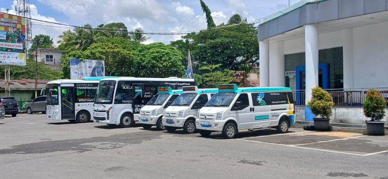 Kendaraan listrik milik pemerintah kota Jambi mulai dioperasikan secara gratis untuk masyarakat.
