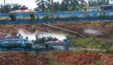 Tampak tumpukan tanah proyek nasional depan SMP 2 negeri Merangin 