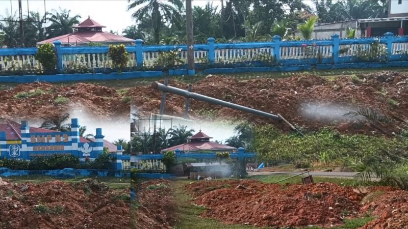 Tampak tumpukan tanah proyek nasional depan SMP 2 negeri Merangin 