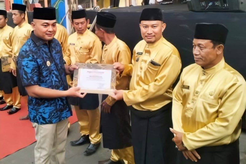 Lurah Sungai Bengkal Raih Penghargaan Atas Respon Cepat dari bupati tebo