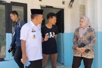 Wakil bupati Merangin Khafid saat melakukan pengecekan dapur MBG milik Elviana 
