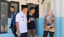 Wakil bupati Merangin Khafid saat melakukan pengecekan dapur MBG milik Elviana 