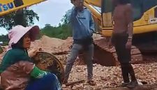 Operator Excavator Komatsu mencak mencak kependulang