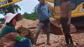 Operator Excavator Komatsu mencak mencak kependulang