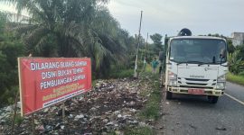 Lurah pasangkan himbauan larangan buang sampah 
