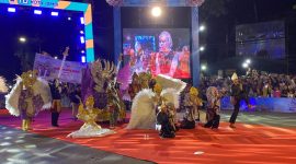 Carnaval Angso Duo di Tugu Keris Siginjai, Jumat malam (24/10/2025).