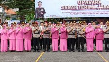 Foto bersama jajaran Polres Sampang usai sertijab