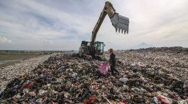 Tumpukan sampah di luar daerah