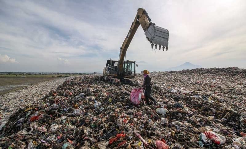 Tumpukan sampah di luar daerah