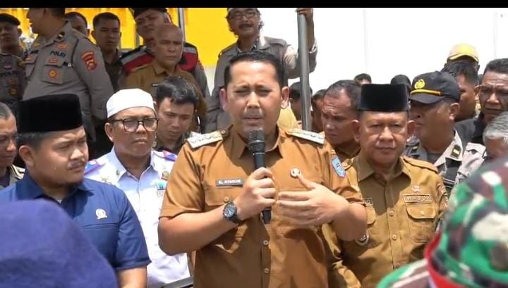 Bupati Merangin Syukur temui pendemo 
