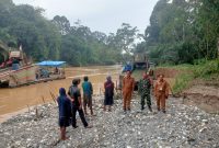 Camat batang Masumai bersama polisi TNI bhabinkamtibmas dan Babinsa melakukan pelarangan pendompeng di sekitar aliran sungai Masumai menganggu ekosistem di desa lubuk gaung