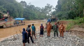 Camat batang Masumai bersama polisi TNI bhabinkamtibmas dan Babinsa melakukan pelarangan pendompeng di sekitar aliran sungai Masumai menganggu ekosistem di desa lubuk gaung 