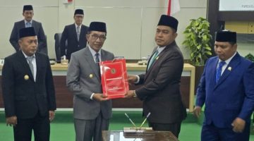Sidang Paripurna Penyampaian Nota Keuangan Bupati di kantor DPRD Pamekasan, Senin (10/11/2025).