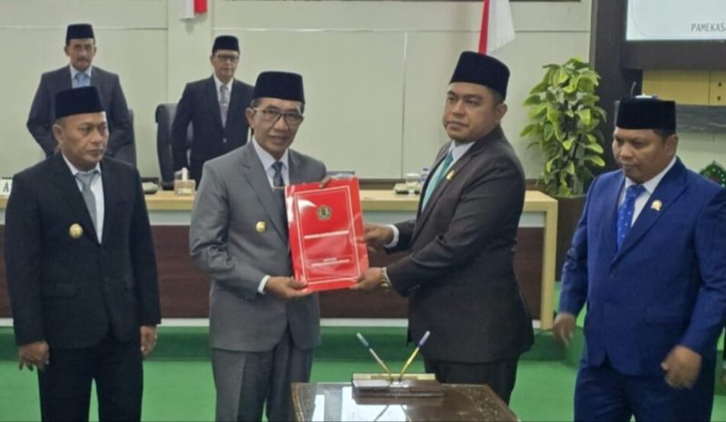 Sidang Paripurna Penyampaian Nota Keuangan Bupati di kantor DPRD Pamekasan, Senin (10/11/2025).