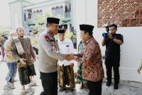 Kapolda Jawa Timur Irjen Pol Drs. Nanang Avianto ke Pondok Pesantren Miftahul Ulum Panyeppen, Desa Potoan Laok, Kecamatan Palengaan, Kabupaten Pamekasan, Kamis (6/11/2025).