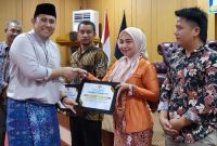 Bupati Merangin berikan perhargaan kepada tiga dinas sosial terkait penyelamat penculikan Bilqis balita Makassar 