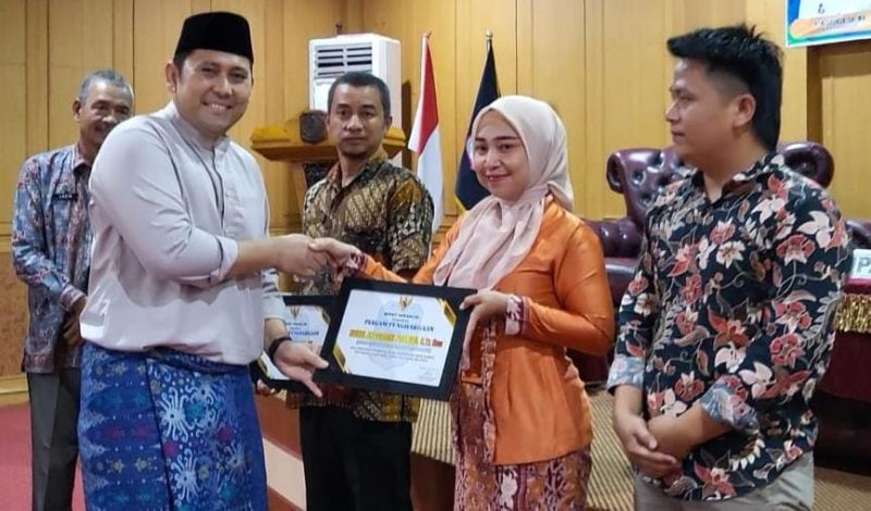 Bupati Merangin berikan perhargaan kepada tiga dinas sosial terkait penyelamat penculikan Bilqis balita Makassar 