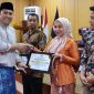 Bupati Merangin berikan perhargaan kepada tiga dinas sosial terkait penyelamat penculikan Bilqis balita Makassar 