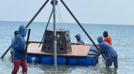 Sejumlah nelayan ketika berad pesisir pantai Tlangoh 