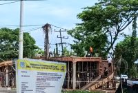 Tampak pekerjaan pembangunan taman kota tidak indahkan intrusi dinas DPMPTSP-TK