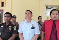 Kanit Reskrim Polsek Tabir didampingi pihak kejaksaan Merangin dalam rekonstruksi kasus pembunuhan 