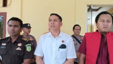 Kanit Reskrim Polsek Tabir didampingi pihak kejaksaan Merangin dalam rekonstruksi kasus pembunuhan